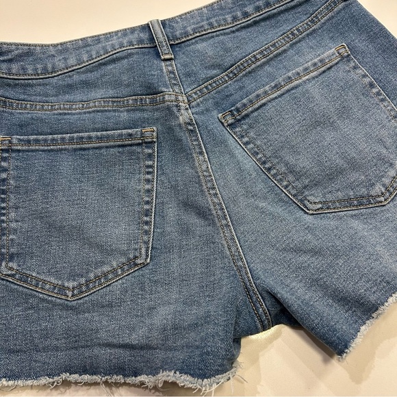 Old Navy Women's Blue Denim Shorts Size 8 - Picture 4 of 4